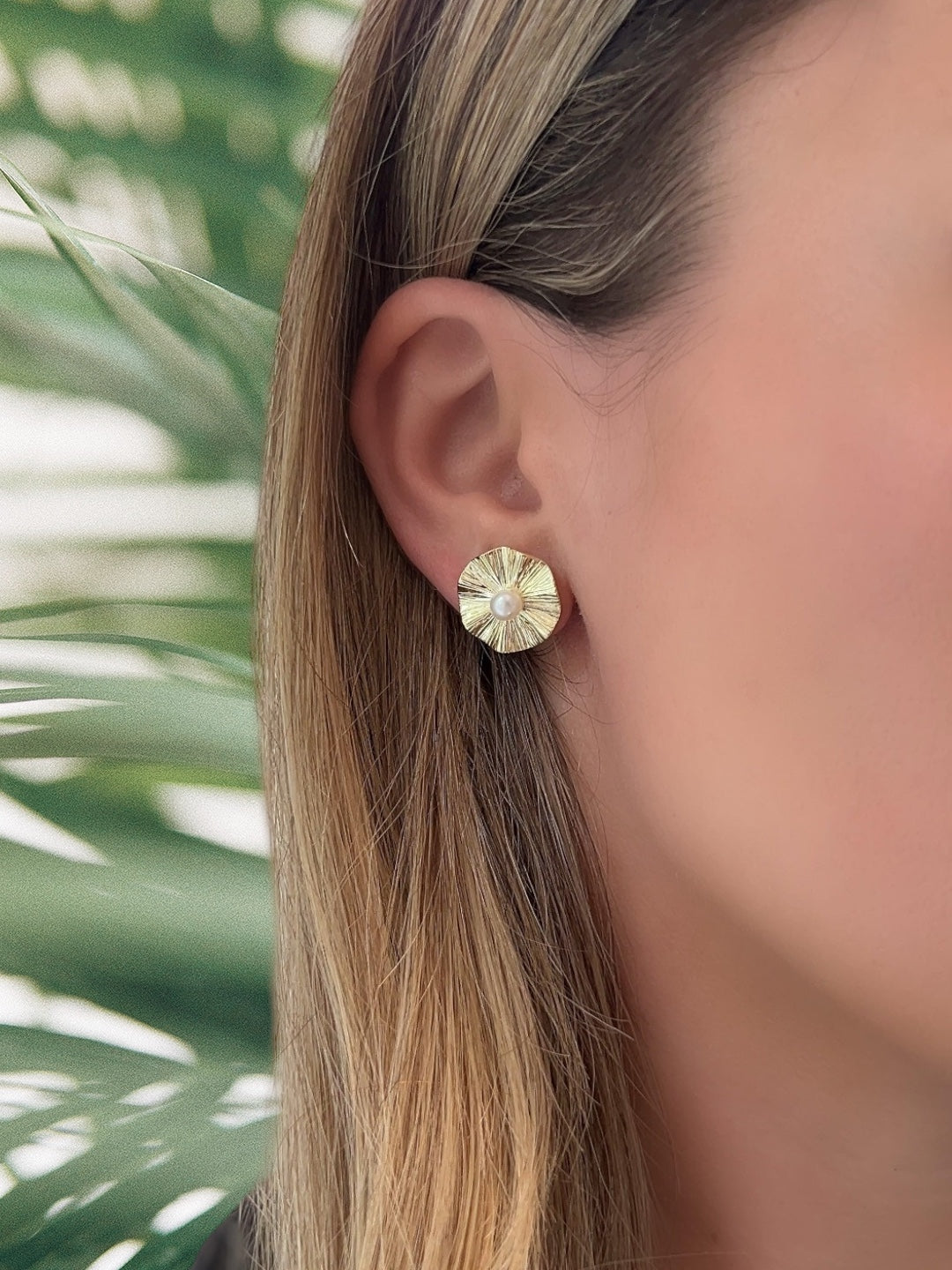 Pearl Accent Fan Studs