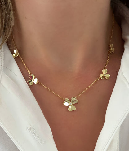Classic Flower Pendant Necklace