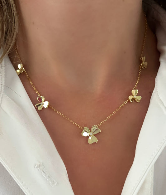 Classic Flower Pendant Necklace
