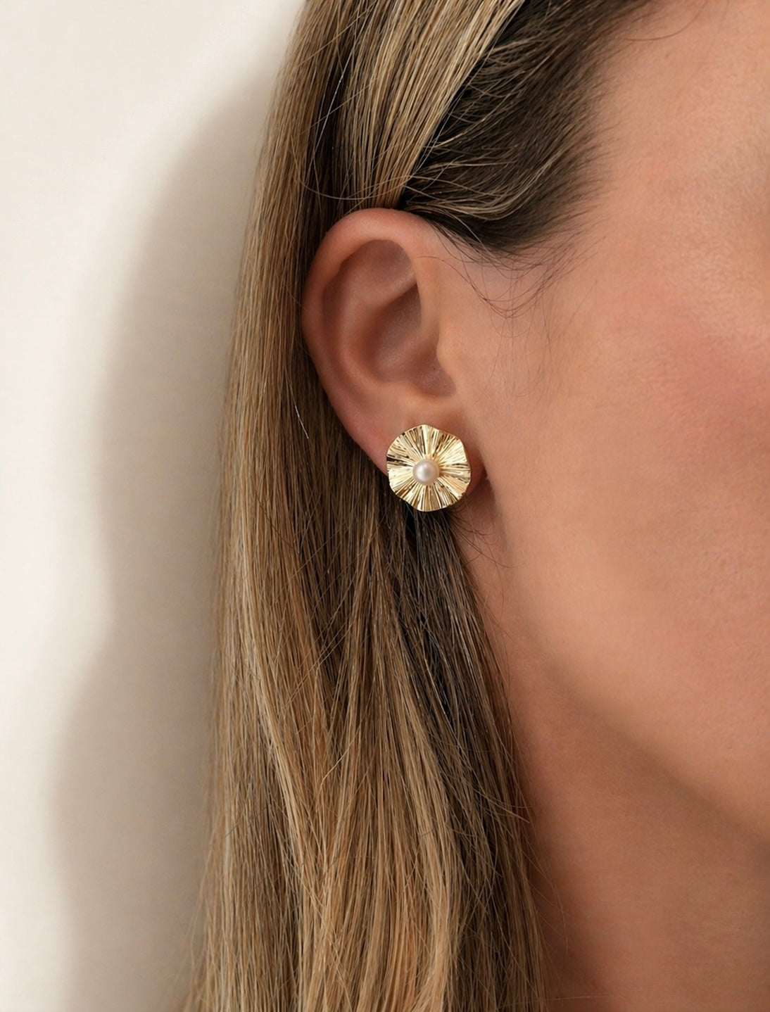 Pearl Accent Fan Studs 