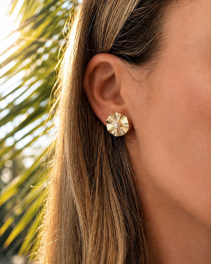 Pearl Accent Fan Studs 