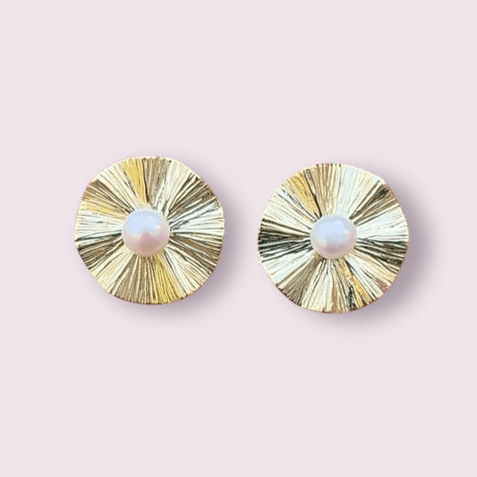 Pearl Accent Fan Studs 
