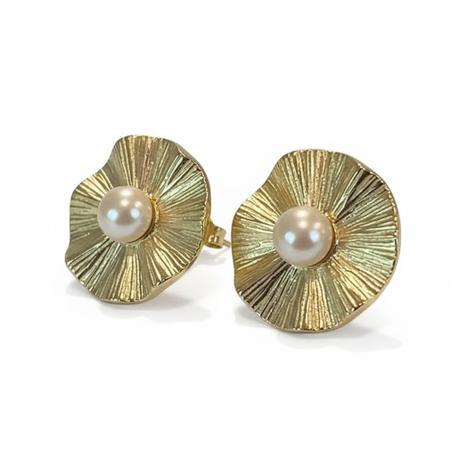 Pearl Accent Fan Studs 