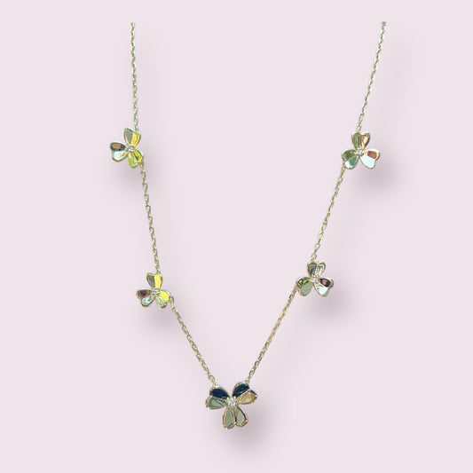 Classic Flower Pendant Necklace 