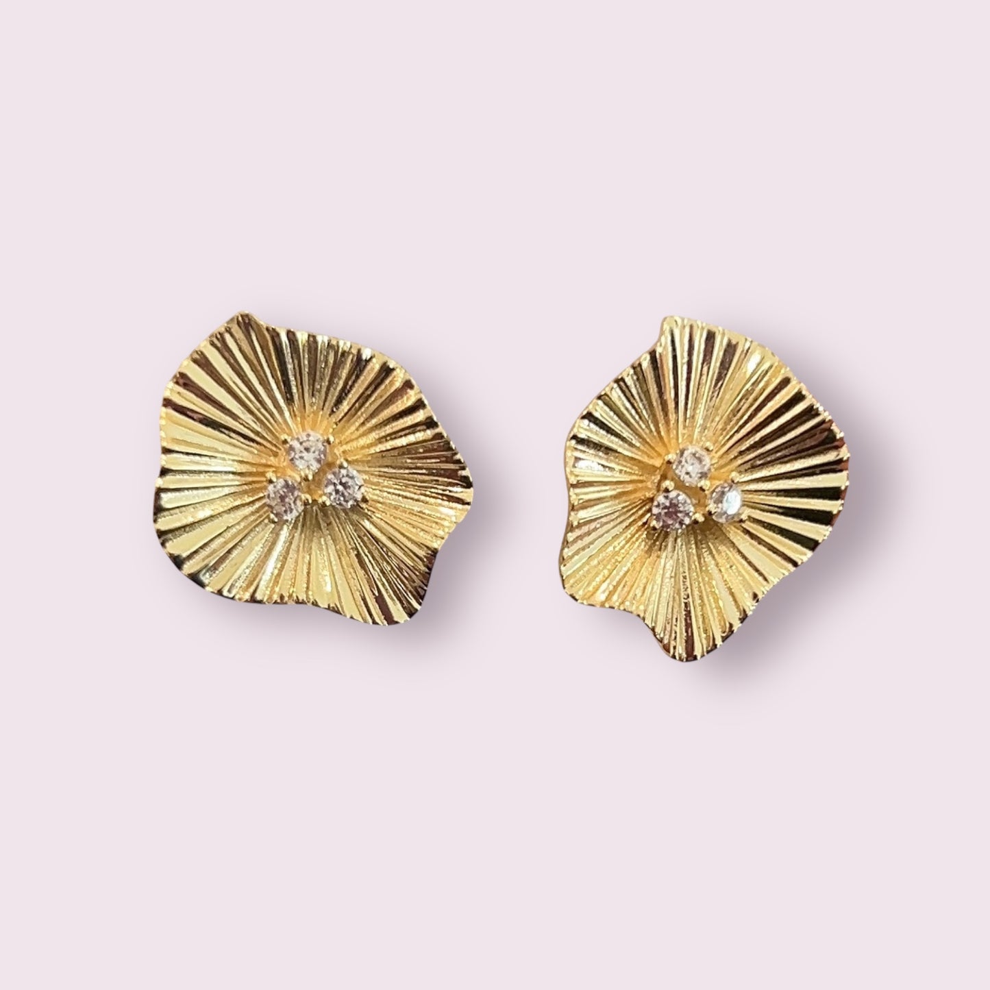 Fluted Wave CZ Accents