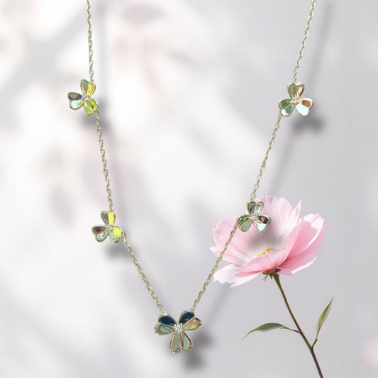 Classic Flower Pendant Necklace 